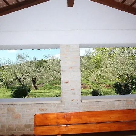 Charmantes Steinhaus Zur Alleinnutzung Mit Liegewiese, Grillbereich, Waschmaschine Ρόβινι